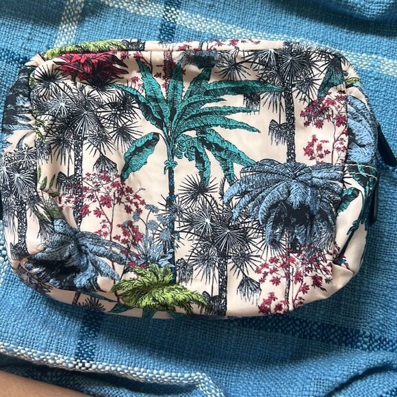 Toiletries bag ✨✨✨ - Picture 3 of 9